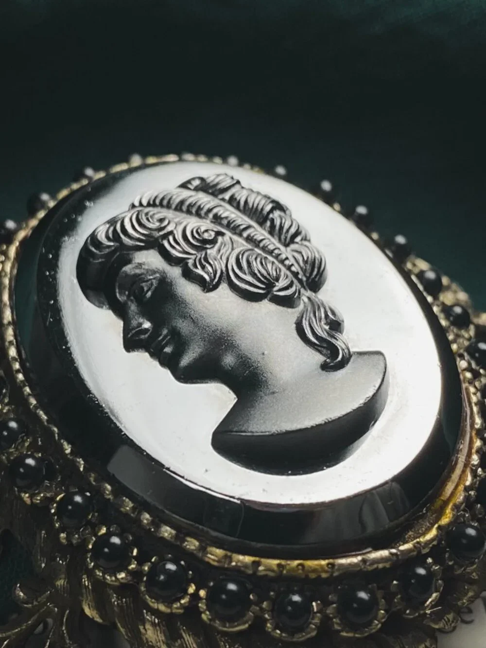 Vintage Oversized Victorian Gothic Style Black Cameo Art Nouveau Pendant Brooch